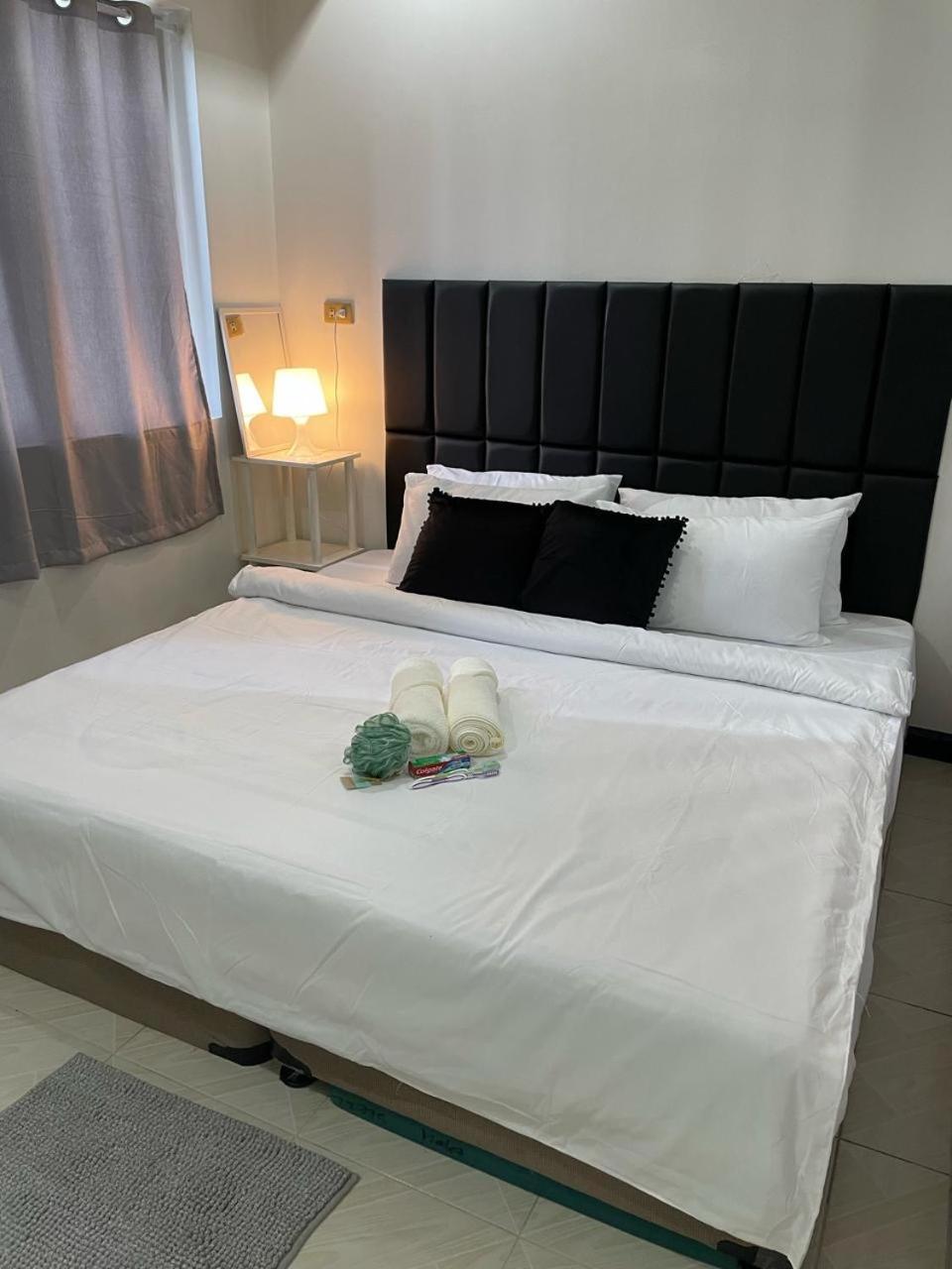 Cozy 2-Bedroom At South Of Market Soma Bgc Near Sm Aura, Market! Market! & Bonifacio High Street Taguig Eksteriør billede